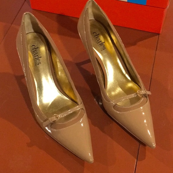 Charles David Kitten Heel Pump - Picture 2 of 8